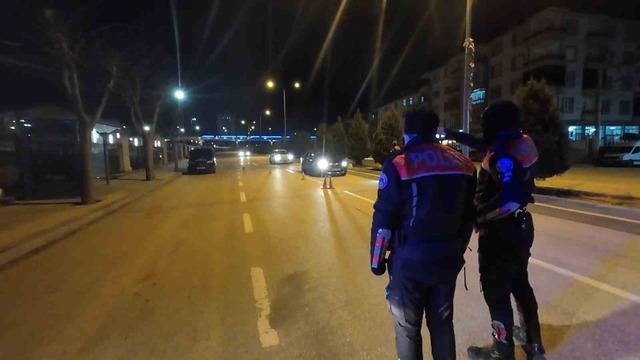 Polisten ka&ccedil;maya &ccedil;alışan alkoll&uuml; s&uuml;r&uuml;c&uuml;ye 17 bin lira ceza kesildi 2