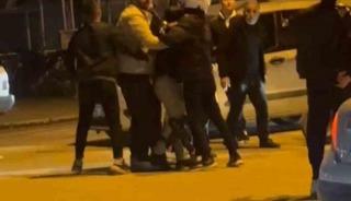 Trafikte tekmeli yumruklu kavga kamerada