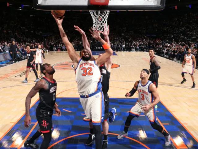 NBA'de Knicks, son &ccedil;eyrekte 18 sayı geriden gelerek Rockest'ı mağlup etti