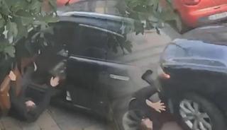 İstanbul'da akılalmaz kaza! Şof&ouml;r koltuğundan d&uuml;şt&uuml;, kendi aracının altına kaldı