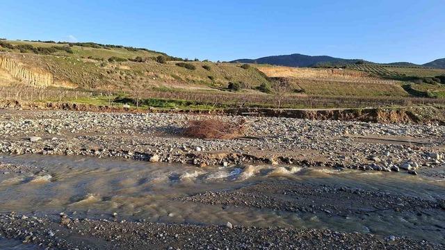 Ziyanlar&rsquo;da dere taştı, tarım arazileri zarar g&ouml;rd&uuml; 4