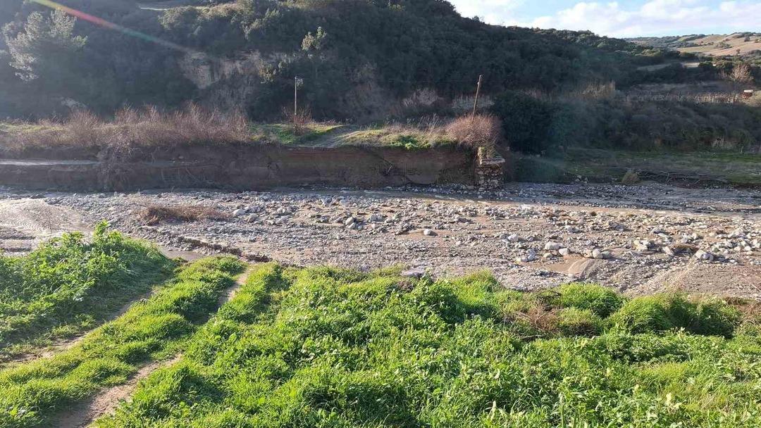 Edirne de alarm verildi! Yerleşim alanlarına da yaklaştı: Tunca ve Meri&ccedil; te taşkın felaket getirdi 12