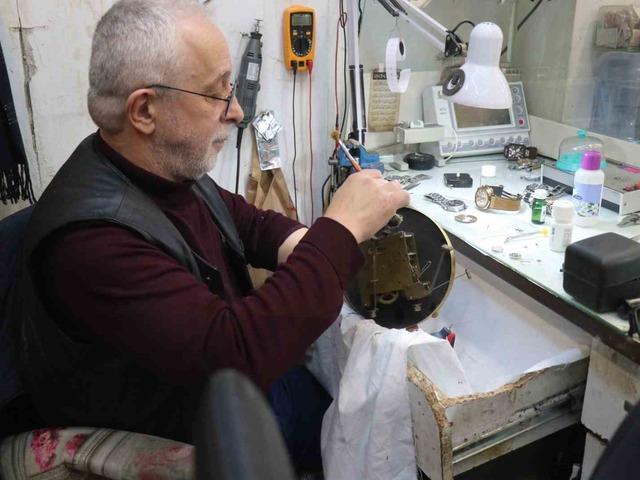 Saat sevdasından yurt dışı eğitimini bıraktı