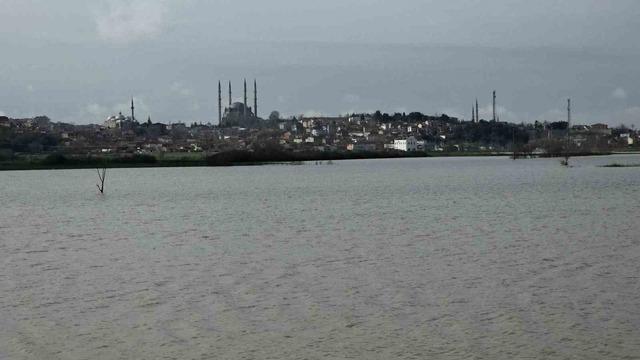Selimiye Camii, g&ouml;le d&ouml;nen tarlalardan İstanbul&rsquo;daki Sultanahmet&rsquo;i andırdı 1