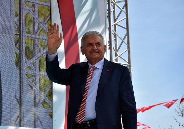 Başbakan Yıldırım 'Nefes Kredisi'nin ikincisini İzmir'de tanıttı (2)