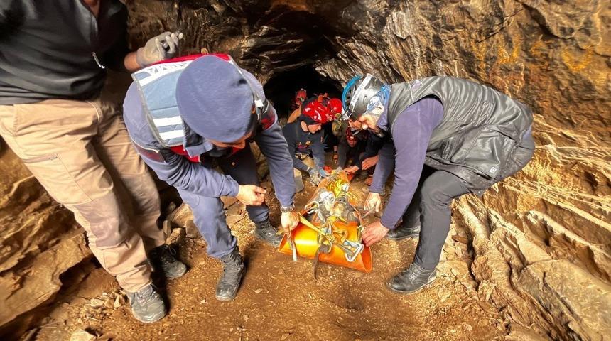Mağarada 9 saatlik kurtarma seferberliği