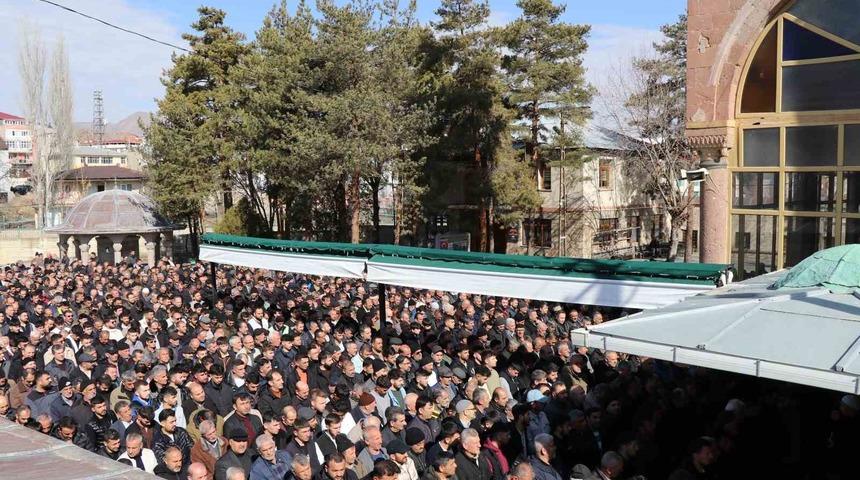 Oltu&rsquo;da motosiklet kazası: 1 &ouml;l&uuml;, 1 yaralı