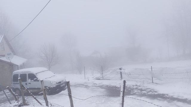 Sakarya’da şehir merkezinde yağmur, yüksek kesimlerde kar etkili oluyor 1