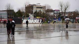 Sakarya’da şehir merkezinde yağmur, yüksek kesimlerde kar etkili oluyor