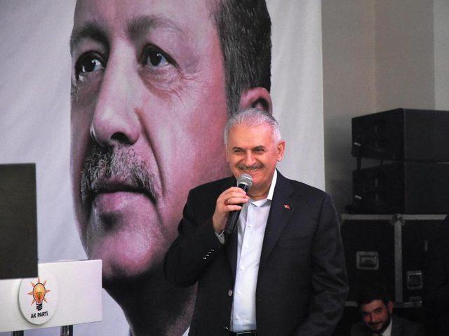 Başbakan Yıldırım 'Nefes Kredisi'nin ikincisini İzmir'de tanıttı (3)