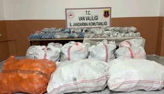 G&uuml;mr&uuml;k ka&ccedil;ak&ccedil;ılarına operasyon! İşte ele ge&ccedil;irilenler