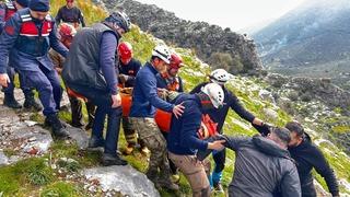 İzmir'de mağaradaki çukura düşen kişi kurtarıldı
