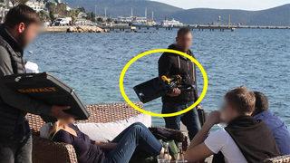 Yer: Bodrum sahili! Turistlere satmaya çalıştığı şey ise bir matkap!