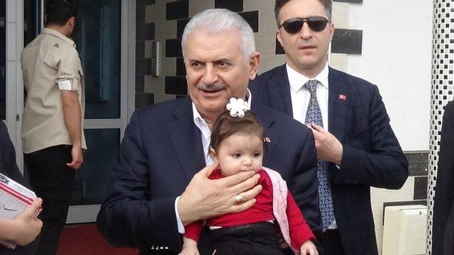 Başbakan Yıldırım’dan öldürülen okul müdürünün ailesine ziyaret