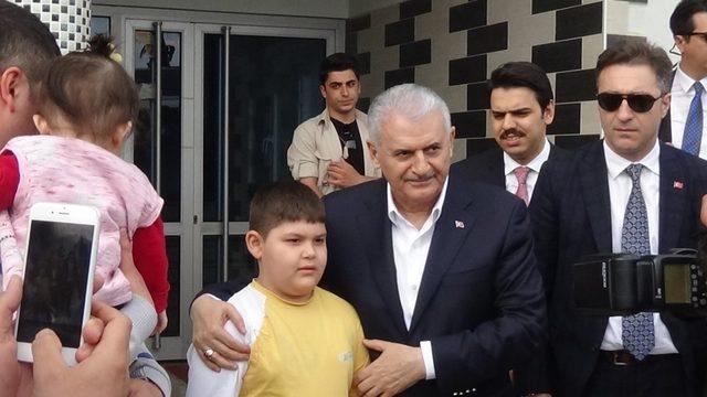 Başbakan Yıldırım’dan öldürülen okul müdürünün ailesine ziyaret