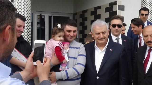 Başbakan Yıldırım’dan öldürülen okul müdürünün ailesine ziyaret