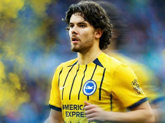 Ada'da Ferdi Kadıoğlu fırtınası! Akılalmaz şutu gol&uuml; getirdi, Premier Lig resmi hesabı bile dayanamadı