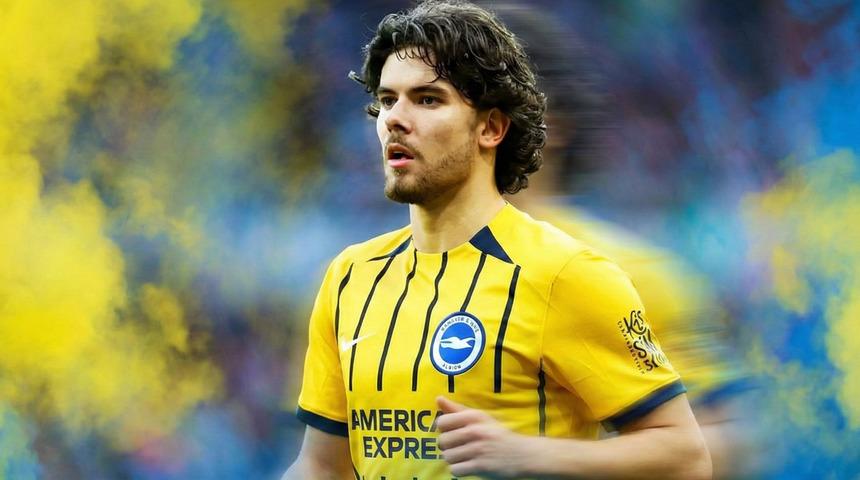 Ada'da Ferdi Kadıoğlu fırtınası! Akılalmaz şutu gol&uuml; getirdi, Premier Lig resmi hesabı bile dayanamadı