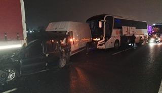 Anadolu Otoyolu'nda 17 ara&ccedil; birbirine girdi