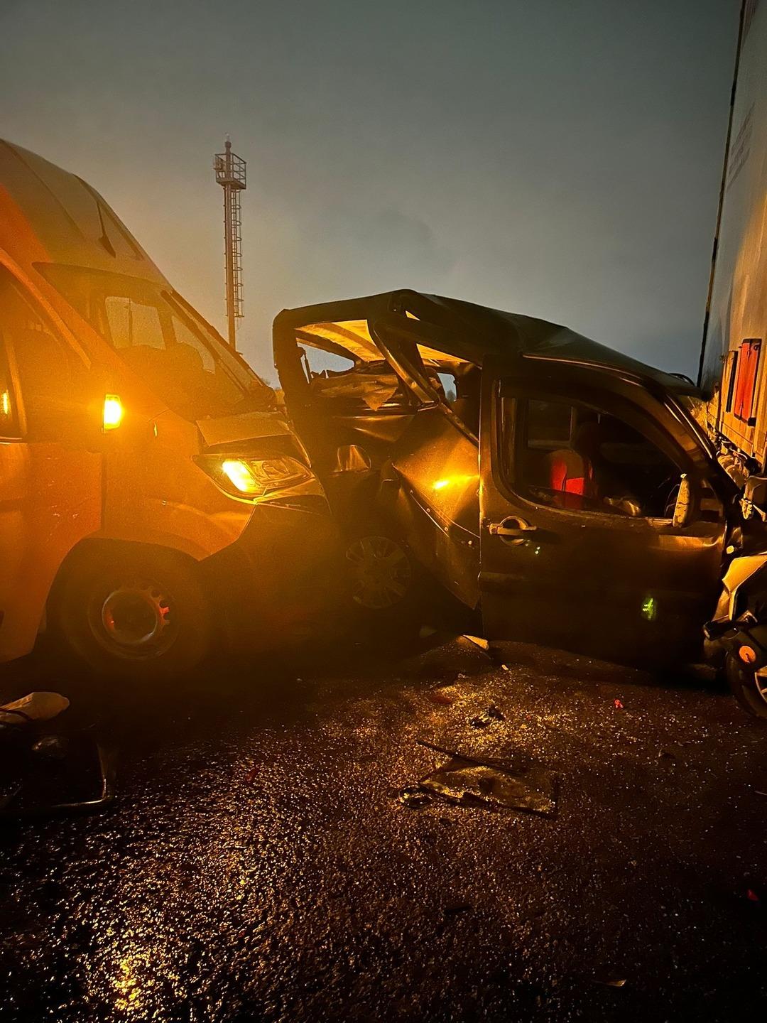 Sakarya’da Anadolu Otoyolu nda 17 aracın karıştığı zincirleme kaza! 2