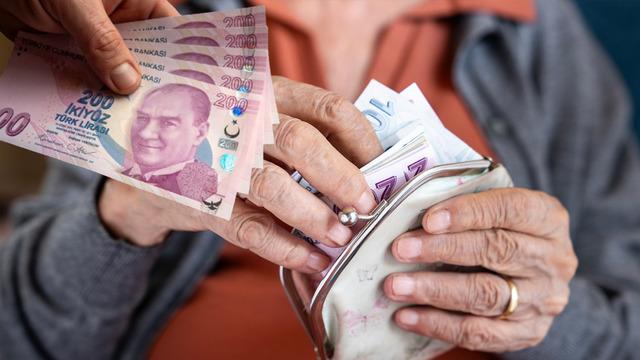 Emekli bayram ikramiyesi için 3 senaryo! İşte konuşulan zamlı rakamlar