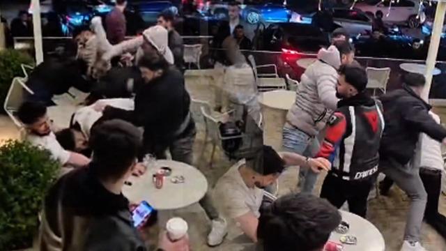 Yer: Maltepe! Tekme ve yumruklar havada uçuştu, kafe savaş alanına döndü