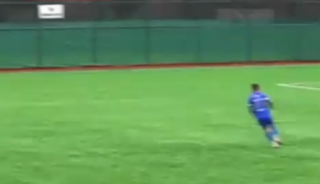 Ma&ccedil; sırasında inanılmaz olay! Top martıya &ccedil;arptı, kalp masajıyla hayata d&ouml;nd&uuml; 