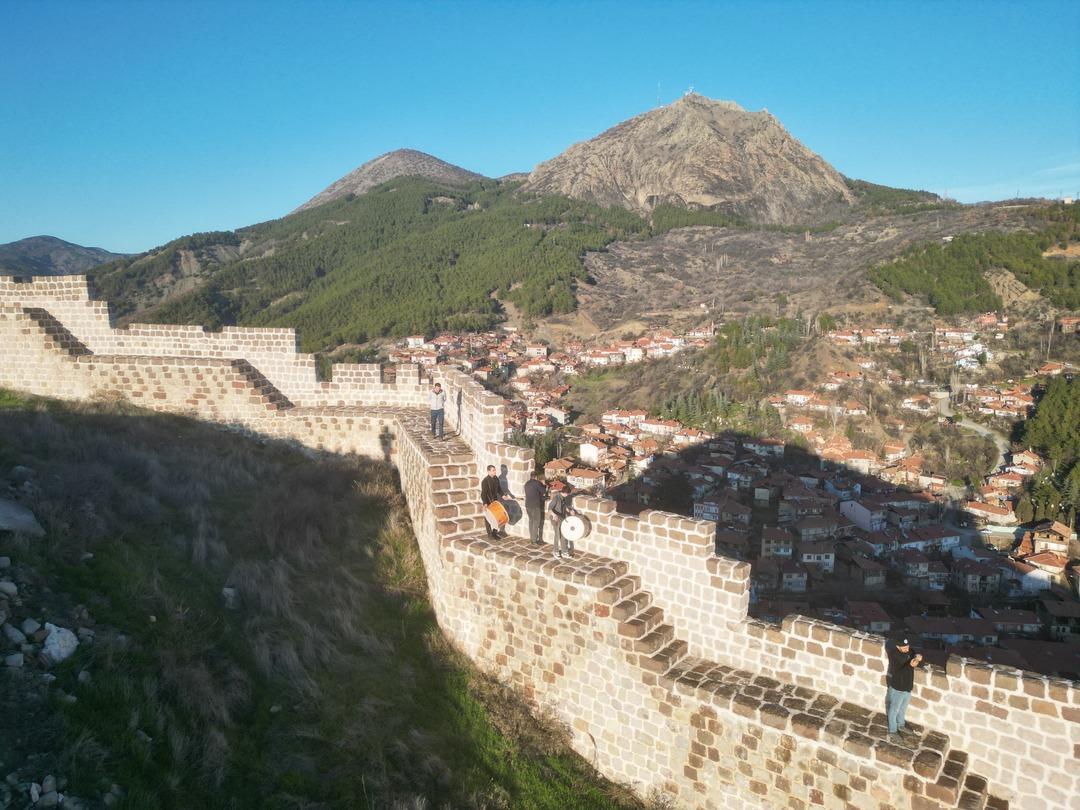Yılda 1 ay &ccedil;alışıyorlar! &lsquo;Olmazsa olmazımız&rsquo; Geceden hazırlayıp veriyorlar 1