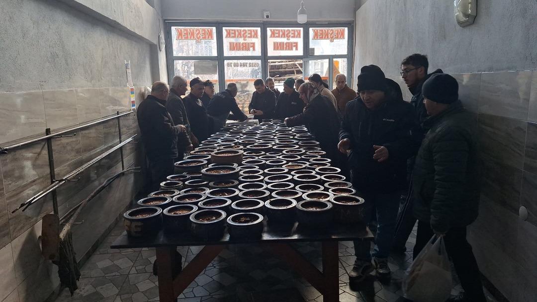 Yılda 1 ay &ccedil;alışıyorlar! &lsquo;Olmazsa olmazımız&rsquo; Geceden hazırlayıp veriyorlar 3