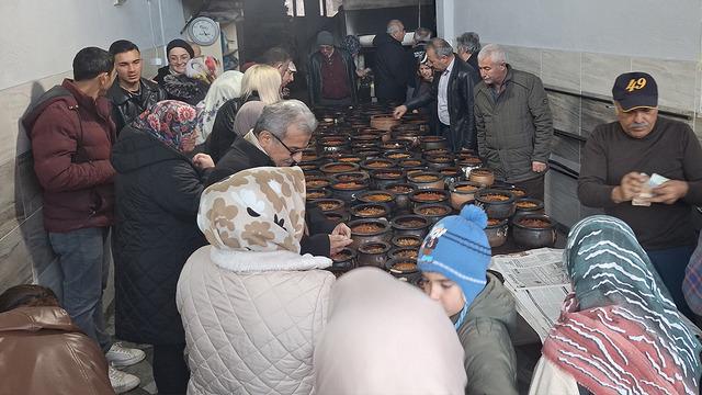 Yılda 1 ay çalışıyorlar! ‘Olmazsa olmazımız’ Geceden hazırlayıp veriyorlar