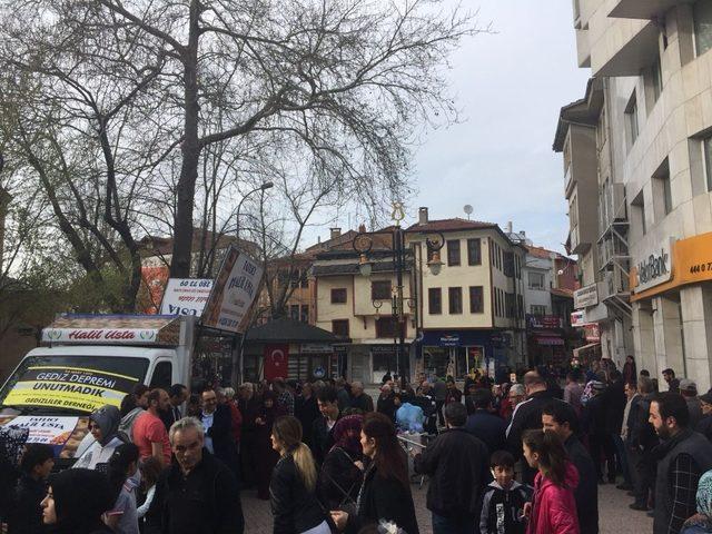 Gediz depreminin yıl dönümünde lokma hayrı