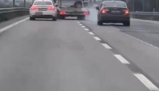 Tuzla'da aracı sıkıştırıp şof&ouml;r&uuml; darp eden s&uuml;r&uuml;c&uuml; adliyeye sevk edildi