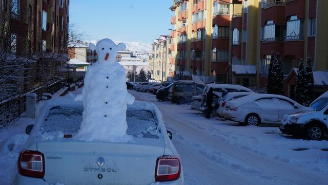 Erzurum baharı beklerken kışı yaşıyor