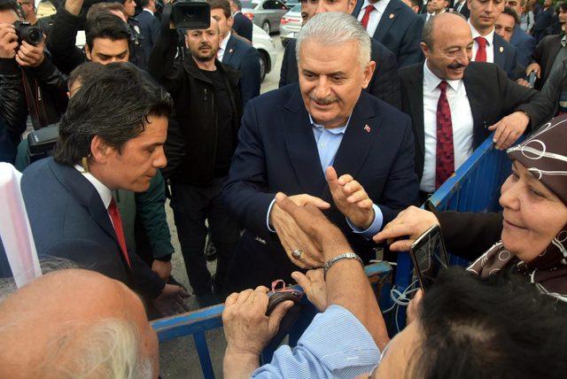 Başbakan Yıldırım 'Nefes Kredisi'nin ikincisini İzmir'de tanıttı (6)