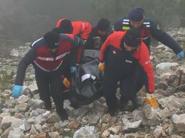 Dinamitle &ouml;ld&uuml;, cesedi u&ccedil;urumdan atıldı