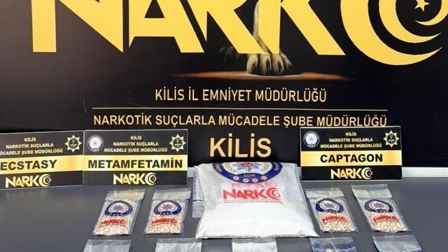 Kilis’te mezarlıkta uyuşturucu hap ve metamfetamin ele geçirildi