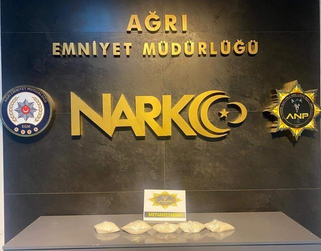 Ağrı da uyuşturucu operasyonlarında 8 zanlı tutuklandı 3