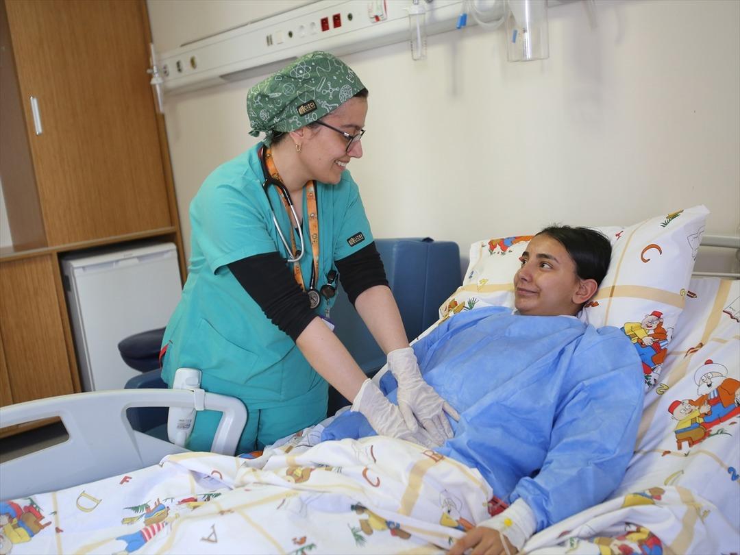 14 yaşındaki &ccedil;ocuğun karnından 3 kilo sa&ccedil; yumağı &ccedil;ıktı! Nedeni ise kahretti 4