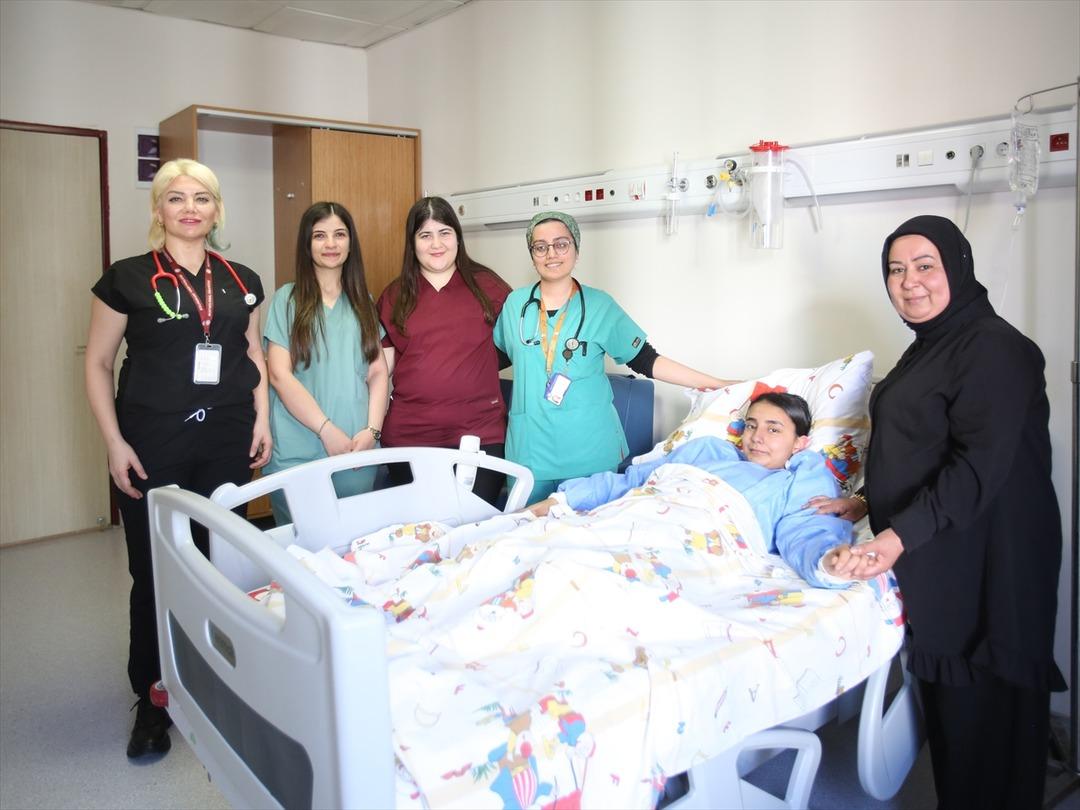 14 yaşındaki &ccedil;ocuğun karnından 3 kilo sa&ccedil; yumağı &ccedil;ıktı! Nedeni ise kahretti 5