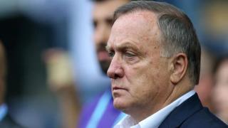 Hollandalı Dick Advocaat, Curaçao Milli Takımı Teknik Direktörlüğü görevinden istifa etti.