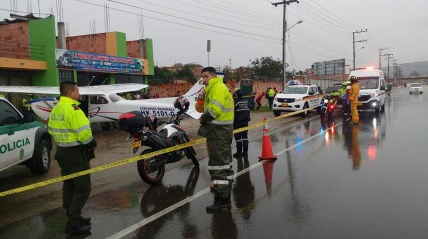 Kolombiya'da yağmur şiddetlenince u&ccedil;ak yola indi