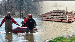 Edirne'de kırmızı alarm! Meriç Nehri'nin debisi artıyor: Tarihi köprü trafiğe kapatıldı
