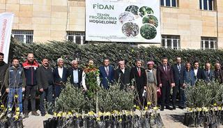 Şırnak'ta y&uuml;zde 75 hibeyle &ccedil;ift&ccedil;ilere 25 bin 200 meyve fidanı dağıtıldı