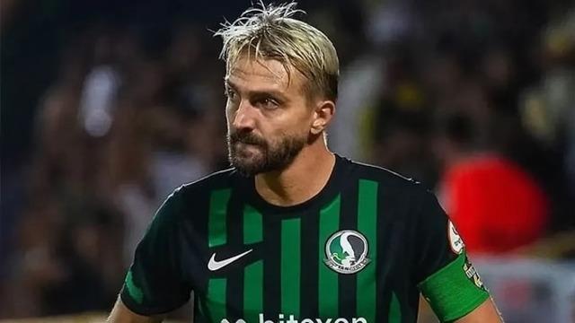 Tecrübeli oyuncu Caner Erkin rekora koşuyor! Yine kırmızı kart gördü