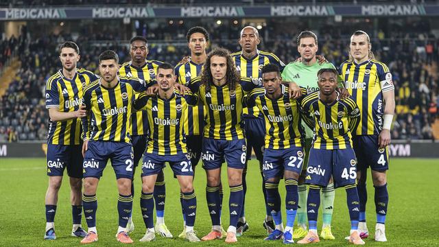 Fenerbahçe'de savunma alarm veriyor! Çağlar Söyüncü'nün ardından Oosterwolde'de sakatlanıp çıktı oyundan