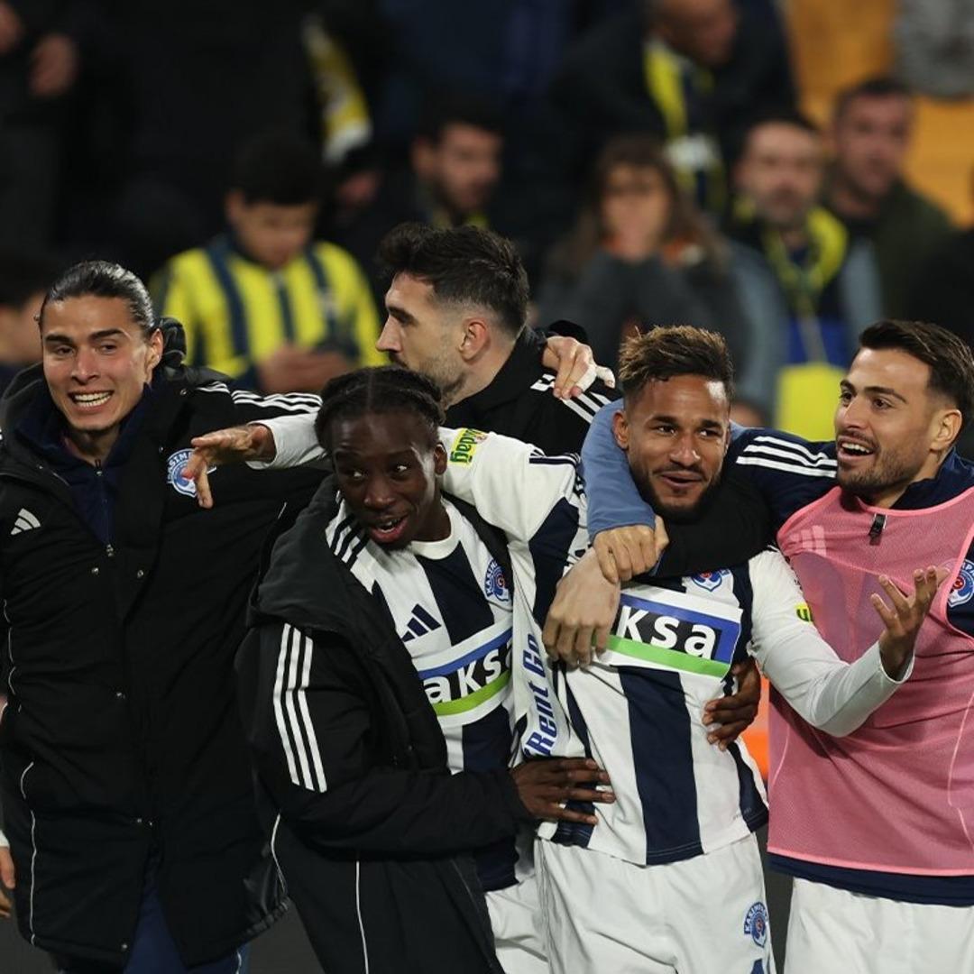 Emre Belözoğlu dan şov! İlk şut, ilk gol, ilk seri! Kadıköy de Kasımpaşa gecesi 3