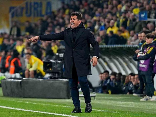 Emre Bel&ouml;zoğlu'dan şov! İlk şut, ilk gol, ilk seri! Kadık&ouml;y'de coştular