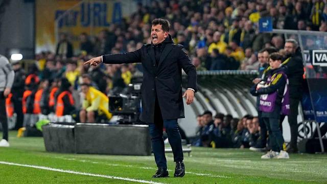 Emre Belözoğlu'dan şov! İlk şut, ilk gol, ilk seri! Kadıköy'de Kasımpaşa gecesi