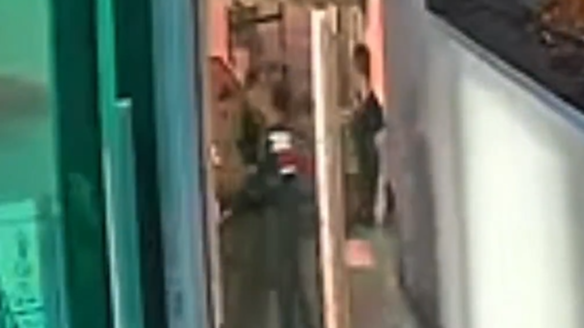 Yalova'daki komşu kavgasında baba ile 14 aylık kızı darbedilmişti! Kamera görüntüleri ortaya çıktı