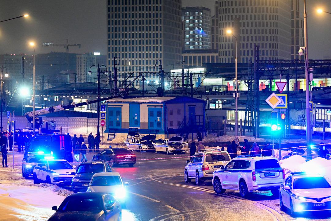 Rusya nın başkenti Moskova da patlama! &Ouml;l&uuml; ve yaralı polisler var 1